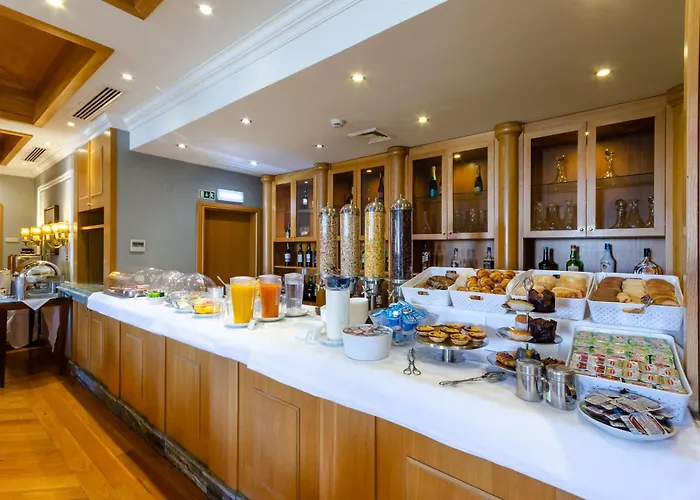 Olissippo Castelo Hotel 4*